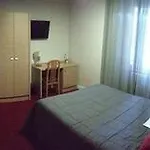 Le Tivoli Отель Vic-en-Bigorre