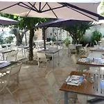 Le Tivoli Отель