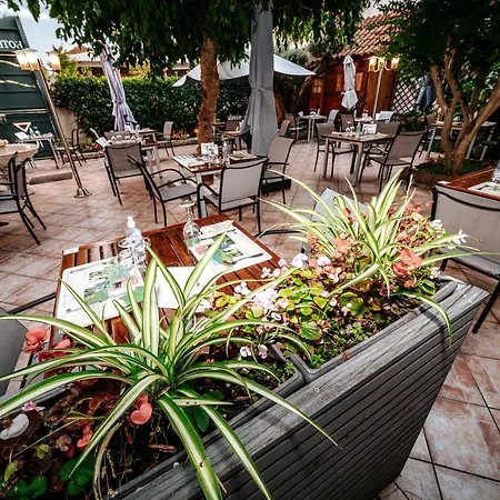 Le Tivoli Hotel