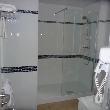 Le Tivoli מלון 3*