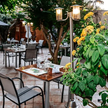 Le Tivoli Hotel Vic-en-Bigorre