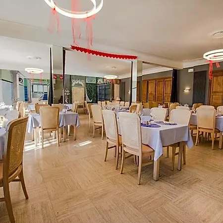 فندق Le Tivoli Vic-en-Bigorre