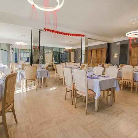 Le Tivoli מלון 3*